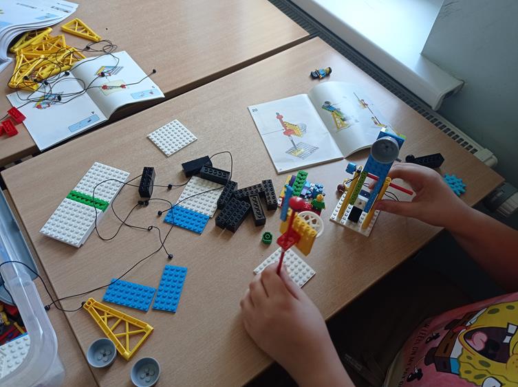 Klocki LEGO – budujemy i programujemy