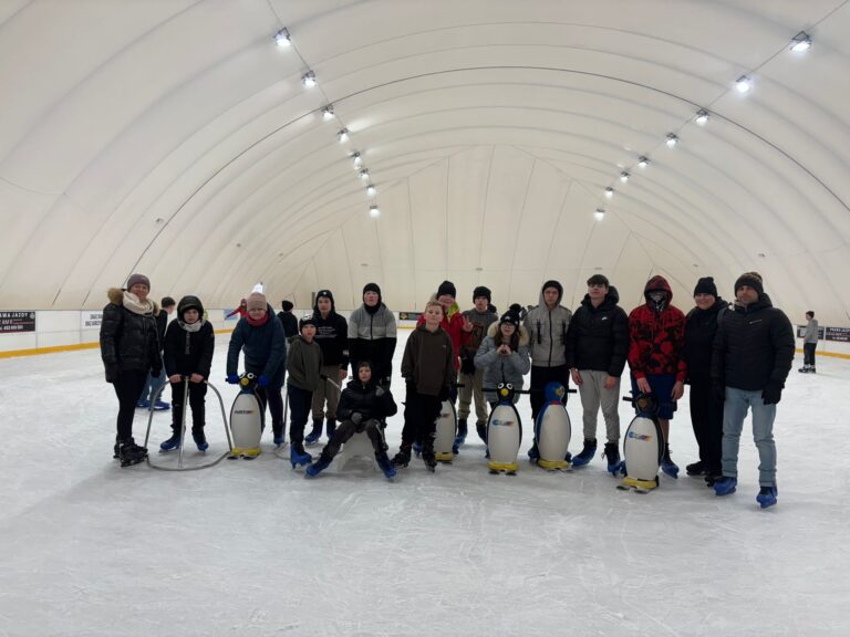 Read more about the article Zabawa na łyżwach